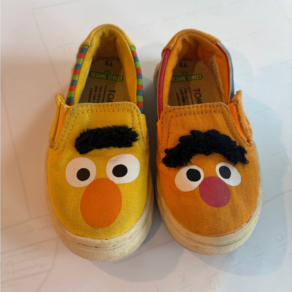 Toms Sesame Street slip on toddler size 5